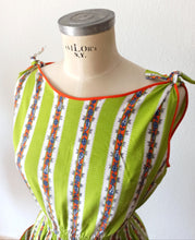 Charger l'image dans la galerie, 1940s 1950s - Gorgeous Green Cotton Dress - W22/30 (56/76cm)
