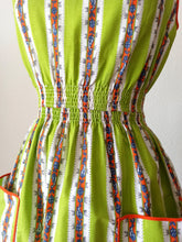 Charger l'image dans la galerie, 1940s 1950s - Gorgeous Green Cotton Dress - W22/30 (56/76cm)