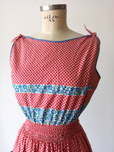 Charger l'image dans la galerie, 1940s 1950s - Gorgeous Red Dots Floral Cotton Dress - W22/30 (56/76cm)