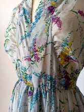 Cargar imagen en el visor de la galería, 1940s - Spectacular Full Skirt Floral Sheer Dress - W26 (66cm)