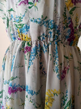 Cargar imagen en el visor de la galería, 1940s - Spectacular Full Skirt Floral Sheer Dress - W26 (66cm)