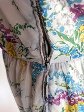 Cargar imagen en el visor de la galería, 1940s - Spectacular Full Skirt Floral Sheer Dress - W26 (66cm)