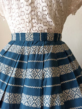 Charger l'image dans la galerie, 1950s - Gorgeous Teal Blue Cotton Skirt - W26 (66cm)