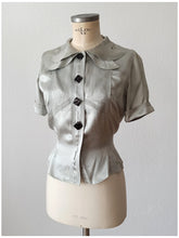 Cargar imagen en el visor de la galería, 1930s - Exquisite Art Deco Liquid Silver Silk Blouse - Sz 44