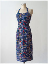 Charger l'image dans la galerie, 1950s - Stunning Novelty Print Halter Rayon Dress - W27 (68cm)