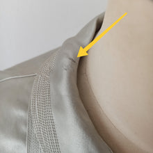 Cargar imagen en el visor de la galería, 1930s - Exquisite Art Deco Liquid Silver Silk Blouse - Sz 44