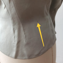 Cargar imagen en el visor de la galería, 1930s - Exquisite Art Deco Liquid Silver Silk Blouse - Sz 44