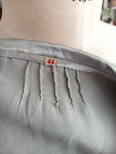 Cargar imagen en el visor de la galería, 1930s - Exquisite Art Deco Liquid Silver Silk Blouse - Sz 44
