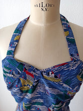 Charger l'image dans la galerie, 1950s - Stunning Novelty Print Halter Rayon Dress - W27 (68cm)