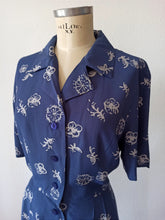 Cargar imagen en el visor de la galería, 1940s - Gorgeous Stone Blue Rayon Dress - W36 (92cm)