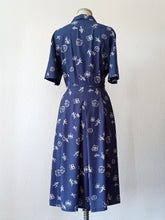 Cargar imagen en el visor de la galería, 1940s - Gorgeous Stone Blue Rayon Dress - W36 (92cm)