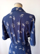 Cargar imagen en el visor de la galería, 1940s - Gorgeous Stone Blue Rayon Dress - W36 (92cm)