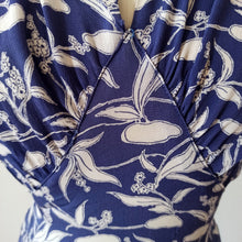 Cargar imagen en el visor de la galería, 1940s - Original WIEN, Austria - Lilac Blue Rayon Crepe Dress - W30 (76cm)