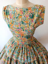 Cargar imagen en el visor de la galería, 1950s 1960s - Adorable Colorful Floral Cotton Dress - W28.5 (72cm)