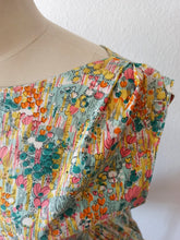 Cargar imagen en el visor de la galería, 1950s 1960s - Adorable Colorful Floral Cotton Dress - W28.5 (72cm)