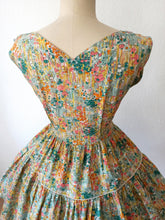 Cargar imagen en el visor de la galería, 1950s 1960s - Adorable Colorful Floral Cotton Dress - W28.5 (72cm)