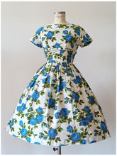 Charger l'image dans la galerie, 1950s 1960s - Stunning Blue Roseprint Dress - W28 (71cm)