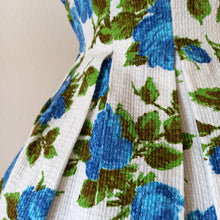 Charger l'image dans la galerie, 1950s 1960s - Stunning Blue Roseprint Dress - W28 (71cm)