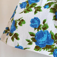 Charger l'image dans la galerie, 1950s 1960s - Stunning Blue Roseprint Dress - W28 (71cm)