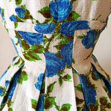 Charger l'image dans la galerie, 1950s 1960s - Stunning Blue Roseprint Dress - W28 (71cm)