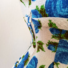 Charger l'image dans la galerie, 1950s 1960s - Stunning Blue Roseprint Dress - W28 (71cm)