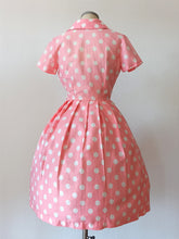 Charger l'image dans la galerie, 1950s 1960s - GERMANY - Iconic Pink Dotted Cotton Dress - W26 (66cm)