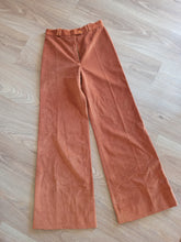 Carica l'immagine nel visualizzatore di Gallery, 1970s - Light Brown Velvet Elephant Leg Pants - W28 (70cm)