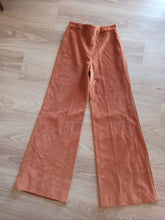 Carica l'immagine nel visualizzatore di Gallery, 1970s - Light Brown Velvet Elephant Leg Pants - W28 (70cm)