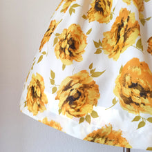 Charger l'image dans la galerie, 1950s 1960s - Stunning Yellow Roseprint Dress - W27 (68cm)