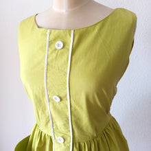 Charger l'image dans la galerie, 1950s 1960s - Gorgeous Arctic Lime Cotton Dress - W29 (74cm)