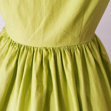 Charger l'image dans la galerie, 1950s 1960s - Gorgeous Arctic Lime Cotton Dress - W29 (74cm)