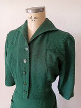Charger l'image dans la galerie, 1940s - Delicious Green Rayon Crepe Dress - W34.5 (88cm)