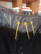 Charger l'image dans la galerie, 1950s 1960s - BLANES, London - Stunning Black Velvet Dress - W27 (68cm)