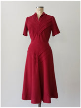 Cargar imagen en el visor de la galería, 1940s - Outstanding Burgundy Gabardine Rayon Dress - W28.5 (72cm)