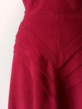 Cargar imagen en el visor de la galería, 1940s - Outstanding Burgundy Gabardine Rayon Dress - W28.5 (72cm)