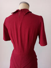 Cargar imagen en el visor de la galería, 1940s - Outstanding Burgundy Gabardine Rayon Dress - W28.5 (72cm)