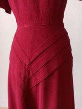 Cargar imagen en el visor de la galería, 1940s - Outstanding Burgundy Gabardine Rayon Dress - W28.5 (72cm)
