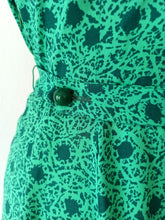 Cargar imagen en el visor de la galería, 1940s - DAKO MODEN, Germany - Green Rayon Dress - W27 (68cm)