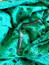 Cargar imagen en el visor de la galería, 1940s - DAKO MODEN, Germany - Green Rayon Dress - W27 (68cm)