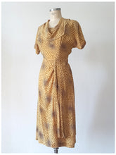 Cargar imagen en el visor de la galería, 1940s - FELDPAUSCH, Switzerland - Exquisite Silk Dress - W28.5 (72cm)