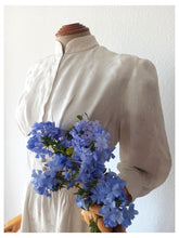 Cargar imagen en el visor de la galería, 1940s - Marvelous White Rayon Bridal Dress - W28.5 (72cm)