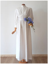 Cargar imagen en el visor de la galería, 1940s - Marvelous White Rayon Bridal Dress - W28.5 (72cm)