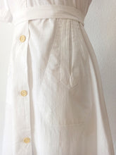 Cargar imagen en el visor de la galería, 1940s - JD - Unworn - Beautiful White Cotton Dress - W30 (76cm)