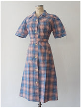 Cargar imagen en el visor de la galería, 1940s - JD - Unworn - Gorgeous Pink Blue Plaid Cotton Dress - W34 (86cm)