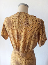 Cargar imagen en el visor de la galería, 1940s - FELDPAUSCH, Switzerland - Exquisite Silk Dress - W28.5 (72cm)