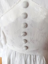 Cargar imagen en el visor de la galería, 1940s - Marvelous White Rayon Bridal Dress - W28.5 (72cm)