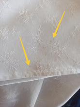 Cargar imagen en el visor de la galería, 1940s - Marvelous White Rayon Bridal Dress - W28.5 (72cm)