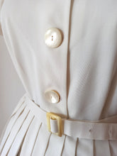 Charger l'image dans la galerie, 1950s 1960s - Cute White Cotton Pleated Dress - W30 (76cm)