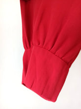Cargar imagen en el visor de la galería, 1940s - Exquisite Cherry Red Gabardine Rayon Blouse - W35 (90cm)
