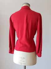 Cargar imagen en el visor de la galería, 1940s - Exquisite Cherry Red Gabardine Rayon Blouse - W35 (90cm)